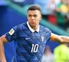 Arrivé avec beaucoup de classe, le regard masqué par des lunettes de soleil, Kylian Mbappé a fait une entrée remarquée sur les lieux de la cérémonie.

Match entre la France et l’Angleterre, comptant pour la rencontre de classement pour la 3e place de la Coupe du monde de la FIFA 2026, disputé au Miami Stadium, à Miami. © SPP / Psnewz / Bestimage