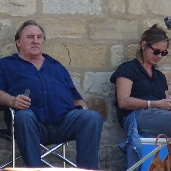 Il s'est exprimé sans langue de bois sur Gérard Depardieu, accusé de violences sexuelles

Exclusif - Gérard Depardieu déguste une grappe de raisin lors d’une pause sur le tournage du film "La Bonne Pomme"en présence du producteur Dominique Besnehard  à Flagy près de Fontainebleau le 8 septembre 2016.