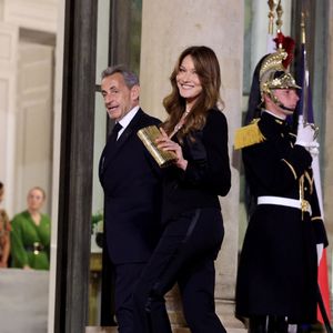 Nicolas Sarkozy et sa femme Carla Bruni-Sarkozy lors de l'accueil par le couple présidentiel français du président du Kazakhstan au palais de l'Elysée à Paris pour un dîner d'état le 5 novembre 2024.
© Dominique Jacovides / Bestimage