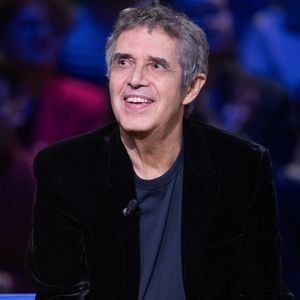 La natation est aujourd'hui son grand secret pour s'entretenir au quotidien.

Exclusif - Julien Clerc lors de l'enregistrement de l'émission "La Boîte à secrets", présentée par F.Bollaert et diffusée le 2 janvier 2026 sur France 3, dans les studios du Lendit à Saint-Denis, France, le 1er décembre 2025. © Cyril Moreau/Bestimage