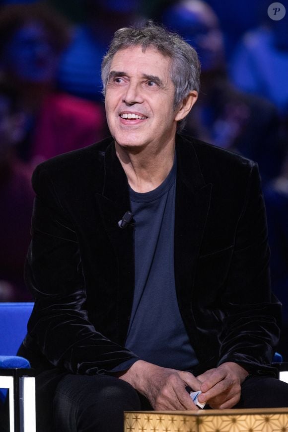 La natation est aujourd'hui son grand secret pour s'entretenir au quotidien.

Exclusif - Julien Clerc lors de l'enregistrement de l'émission "La Boîte à secrets", présentée par F.Bollaert et diffusée le 2 janvier 2026 sur France 3, dans les studios du Lendit à Saint-Denis, France, le 1er décembre 2025. © Cyril Moreau/Bestimage