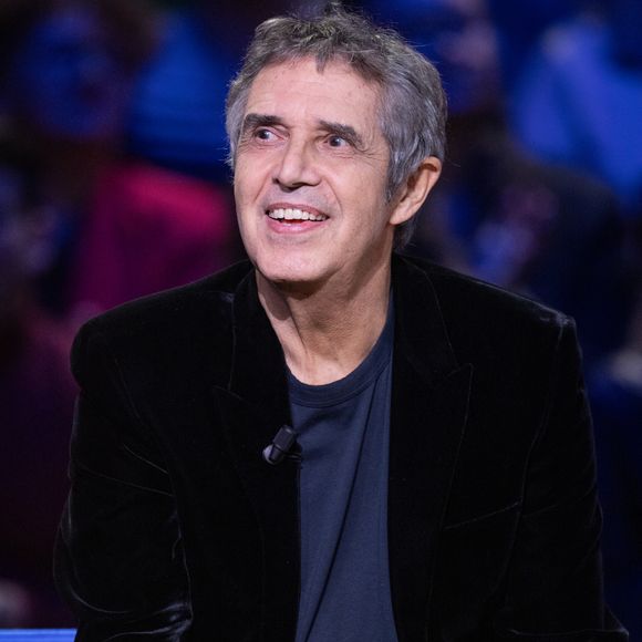 La natation est aujourd'hui son grand secret pour s'entretenir au quotidien.

Exclusif - Julien Clerc lors de l'enregistrement de l'émission "La Boîte à secrets", présentée par F.Bollaert et diffusée le 2 janvier 2026 sur France 3, dans les studios du Lendit à Saint-Denis, France, le 1er décembre 2025. © Cyril Moreau/Bestimage