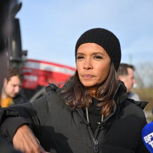 Comme elle l'avait annoncé la semaine dernière, l'animatrice de l'émission "L'amour est dans le pré", Karine Le Marchand, a amené près de 200 croissants aux agriculteurs sur un barrage sur l'autoroute A4 aux portes de Paris, pour leur affirmer son soutien. Le 29 janvier 2024
© Pierre Perusseau - Jeremy Melloul / Bestimage