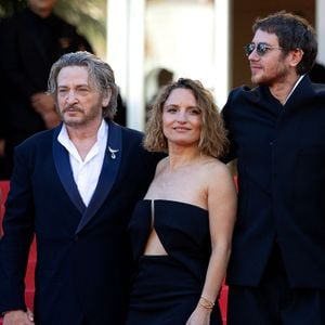 Sa particularité ? Elle est entièrement faite en cuir.
Hafsia Herzi, Benoît Magimel, Léa Mysius, Bastien Bouillon, Monica Bellucci - Montée des marches du film " Histoires de la nuit " lors du 79ème Festival International du Film de Cannes, le 21 mai 2026. © Olivier Borde / Bestimage