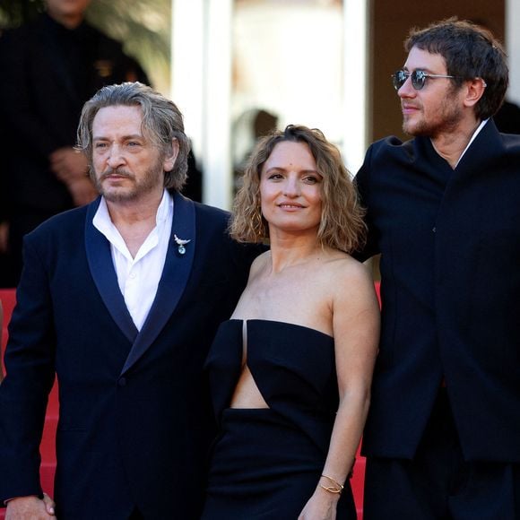 Sa particularité ? Elle est entièrement faite en cuir. 
Hafsia Herzi, Benoît Magimel, Léa Mysius, Bastien Bouillon, Monica Bellucci - Montée des marches du film " Histoires de la nuit " lors du 79ème Festival International du Film de Cannes, le 21 mai 2026. © Olivier Borde / Bestimage