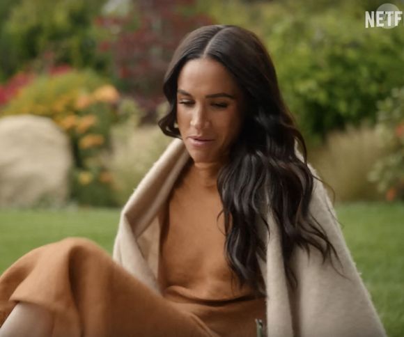 Los Angeles, CA - Le prince Harry se blottit contre Meghan Markle dans la première bande-annonce de son nouveau programme Netflix With Love, Meghan/ La série Netflix, dont la première était prévue pour le 15 janvier 2025, marque une nouvelle étape personnelle pour Meghan, 43 ans, en tant qu'animatrice et productrice exécutive. Backgrid UK/ Bestimage).