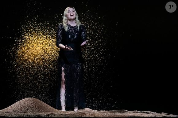 Louane se produit pendant les répétitions générales avant la première demi-finale en direct du 69e Concours Eurovision de la chanson qui s'est tenue à la Halle Saint-Jacques de Bâle le 13 mai 2025, à Bâle, en Suisse. © Baden Roth/ZUMA Press Wire