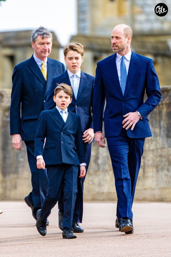 Il marchera ainsi dans les pas de son père, le prince William, et de son oncle, le prince Harry.

La famille royale arrive à la messe de Pâques en la chapelle St Geroge à Windsor. 

© Bestimage