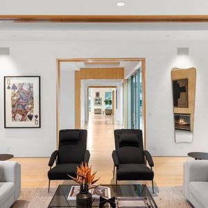 Exclusif - La nouvelle villa de Kanye West à Beverly Hills. Kanye a finalisé l'achat hors marché pour 35 millions de dollars. La propriété de style méditerranéen comprend environ 1900 m2 d'espace habitable, des jardins privés et des vues panoramiques sur la ville. Los Angeles, le 15 décembre 2024.