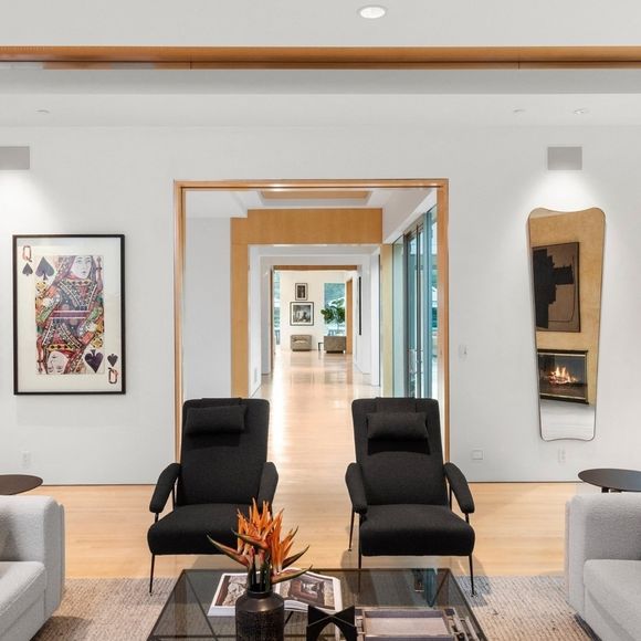 Exclusif - La nouvelle villa de Kanye West à Beverly Hills. Kanye a finalisé l'achat hors marché pour 35 millions de dollars. La propriété de style méditerranéen comprend environ 1900 m2 d'espace habitable, des jardins privés et des vues panoramiques sur la ville. Los Angeles, le 15 décembre 2024.
