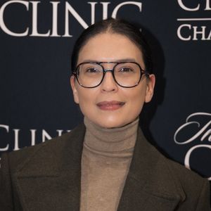 Une délicate attention, pleine d'humour et d'authenticité, qui a sans aucun doute dû donner le sourire au principal intéressé pour célébrer sa journée spéciale !

Lucie Bernardoni au photocall pour la soirée "Inside Clinic" à la clinique des Champs Elysées, à Paris, France, le 8 octobre 2025. © Florian Lavielle/Bestimage