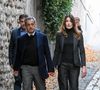 Il a été condamné à cinq ans de prison, dont trois ferme, pour association de malfaiteurs dans l’affaire des soupçons de financement libyen de sa campagne présidentielle de 2007. 

Nicolas Sarkozy, accompagné de sa femme Carla Bruni, sort de son domicile pour être incarcéré à la prison de La Santé à Paris, France, le 21 octobre 2025., où il purgera une peine de cinq ans de prison après avoir été reconnu coupable d'association de malfaiteurs en lien avec un projet de financement de la campagne électorale de 2007 de l'ancien dictateur libyen Mouammar Kadhafi. Nicolas Sarkozy, qui a connu de nombreux ennuis judiciaires depuis sa défaite à la réélection en 2012, sera incarcéré le 21 octobre 2025 pour un projet visant à obtenir des fonds libyens pour sa campagne présidentielle victorieuse de 2007, devenant ainsi le premier ancien dirigeant d'un pays de l'Union européenne à purger une peine de prison. L'ancien dirigeant d'extrême droite français a fait appel du verdict et dénoncé une "injustice". © Bestimage