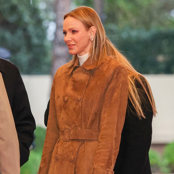 Le prince Albert II de Monaco, La princesse Charlène de Monaco, La princesse Stéphanie de Monaco, Camille Gottlieb lors du spectacle Monaco sous les Etoiles, sous le chapiteau de Fontvieille à Monaco, le 22 décembre 2025. 
© Claudia Albuquerque / Bestimage