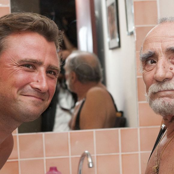 "Mon fils Alexandre, c'est ma plus grande fierté, déclarait Claude Brasseur en 2016. Je suis son père, son confident, mais aussi son pote."

Archives - Claude Brasseur et son fils Alexandre Brasseur dans les loges pour la pièce "Mon père avait raison" lors du Festival de Ramatuelle. Le 1er août 2009
© Cyril Bruneau / Festival de Ramatuelle / Bestimage