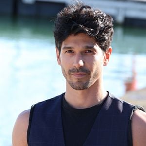 Vinnie Dargaud lors du photocall de la série "Scènes de ménages" lors de la 25ème édition du Festival de la fiction de la Rochelle, France, le 13 septembre 2023. © Denis Guignebourg/BestImage