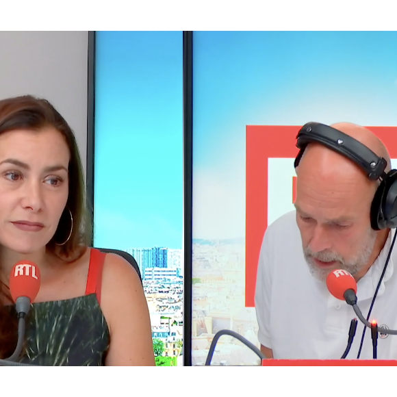 Invitée sur RTL, la chanteuse évoque son besoin de chaleur humaine, renforcé par un récent séjour à Madrid. 

Olivia Ruiz dans le Journal inattendu de RTL le 27 juin 2026