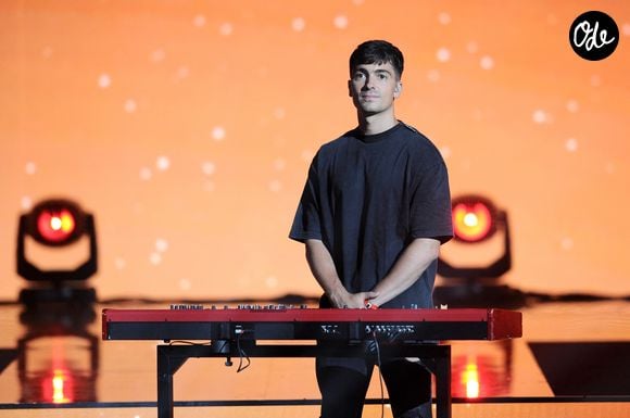 Exclusif - Florian Rossi - Enregistrement de la 2ème partie de soirée de l'émission "La Chanson secrète 6" à la Scène musicale à Paris, qui sera diffusée le 12 décembre sur TF1. Le 8 septembre 2020 Après le succès des précédentes éditions, « LA CHANSON SECRETE », présentée par N.ALIAGAS et produite par DMLS TV, revient sur TF1.
8 artistes ne savent rien de ce qui va se passer pour eux !
Ils ont accepté de jouer le jeu, de se laisser totalement surprendre, émouvoir, parfois même déstabiliser car ils vont découvrir en même temps que les téléspectateurs une surprise : une chanson qui leur est chère revisitée et réinterprétée par un artiste.
Des mises en scène spectaculaires au service de l’émotion… Et des émotions fortes pour l’artiste assis dans le fauteuil grâce à la venue sur le plateau de proches et d’invités inattendus.
Les téléspectateurs seront aux premières loges pour vivre ces moments d’intimité musicale rare.
© Gaffiot-Moreau / Bestimage