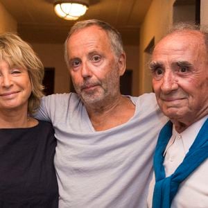 Le réalisateur Daniele Thompson, Fabrice Luchini et le comédien Claude Brasseur posent en coulisses après le spectacle 'Fabrice Luchini - Poesie ?' lors du 31e Festival de Ramatuelle à Ramatuelle, France, le 10 août 2015. Photo par Cyril Bruneau/Festival de Ramatuelle/ABACAPRESS.COM