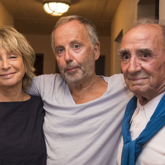 Le réalisateur Daniele Thompson, Fabrice Luchini et le comédien Claude Brasseur posent en coulisses après le spectacle 'Fabrice Luchini - Poesie ?' lors du 31e Festival de Ramatuelle à Ramatuelle, France, le 10 août 2015. Photo par Cyril Bruneau/Festival de Ramatuelle/ABACAPRESS.COM
