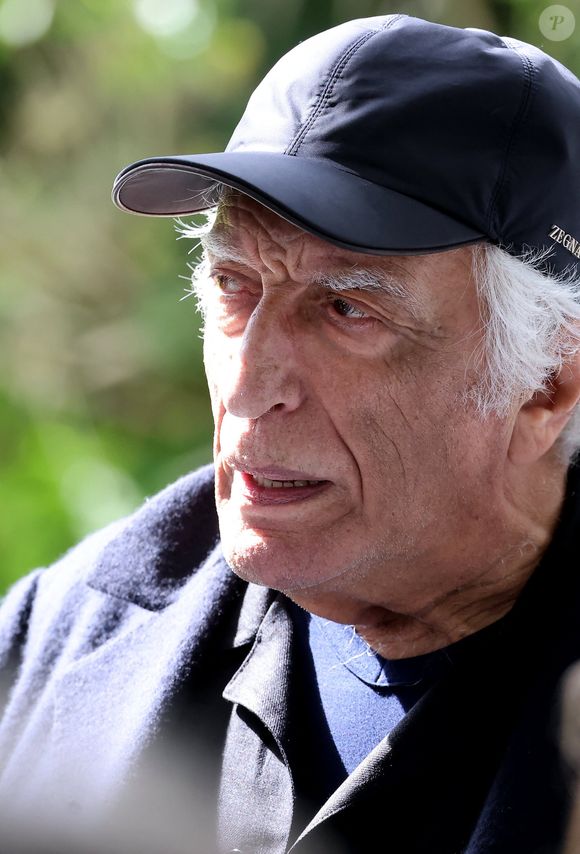 Et s'il s'estimait heureux de ne pas être malade, Gérard Darmon avouait souffrir tout de même d'un emphysème pulmonaire en raison de son habitude à fumer. 

Gérard Darmon - Réception offerte par le Président de la République française à la communauté française du Maroc dans les jardins de la résidence de France à Rabat, Maroc, le 30 octobre 2024. © Dominique Jacovides/bestimage