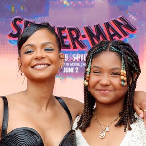 Avec Violet, fille de Christina née d'une précédente relation.

Christina Milian et sa fille Violet à la première mondiale du film "Spider-Man : Across The Spider-Verse" à Los Angeles, le 30 mai 2023. 

Photo : Walter / Bestimage
