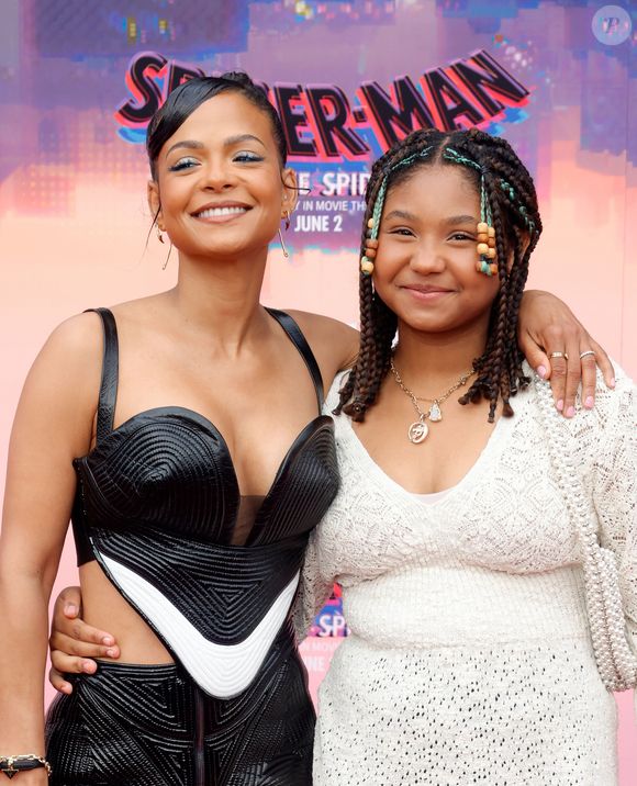 Avec Violet, fille de Christina née d'une précédente relation.

Christina Milian et sa fille Violet à la première mondiale du film "Spider-Man : Across The Spider-Verse" à Los Angeles, le 30 mai 2023. 

Photo : Walter / Bestimage