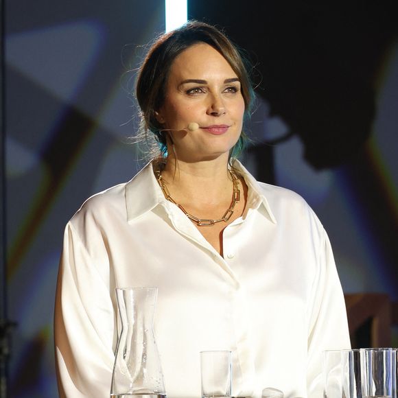 Julia Vignali est aux commandes de l'émission "Affaire conclue".

Julia Vignali - Soirée de lancement du "Pasteurdon" à l'institut Pasteur de Paris. © Denis Guignebourg/BestImage