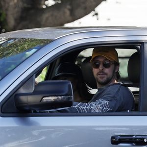 Ryan Gosling et Eva Mendes, fraîchement débarqué de Londres où Ryan a tourné le très attendu Star Wars : Starfighter (avec des rumeurs selon lesquelles Eva le rejoindrait à l'écran en tant qu'épouse), revient au Montecito ensoleillé, en Californie, pour un peu de magie de vacances. 17/12/2025

Photo : Backgrid USA / Bestimage