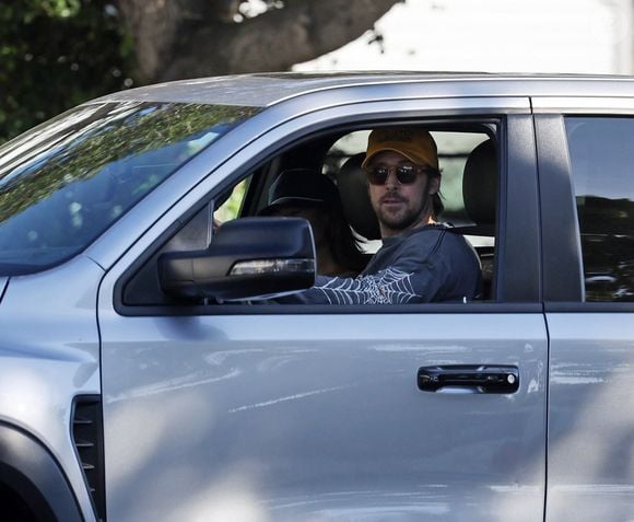 Ryan Gosling et Eva Mendes, fraîchement débarqué de Londres où Ryan a tourné le très attendu Star Wars : Starfighter (avec des rumeurs selon lesquelles Eva le rejoindrait à l'écran en tant qu'épouse), revient au Montecito ensoleillé, en Californie, pour un peu de magie de vacances. 17/12/2025

Photo : Backgrid USA / Bestimage