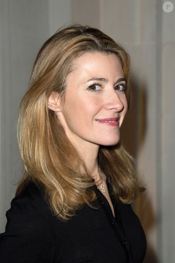 Un choix pour se lancer dans la réalisation de documentaires. En 2019, la journaliste sortait un 70 minutes intitulé "Destin d'orphelin"

Elisabeth Bost lors de la soirée de lancement du livre Baccarat 250 ans à la Maison Baccarat le 21 novembre 2013 à Paris, France. Photo by Laurent Zabulon/ABACAPRESS.COM