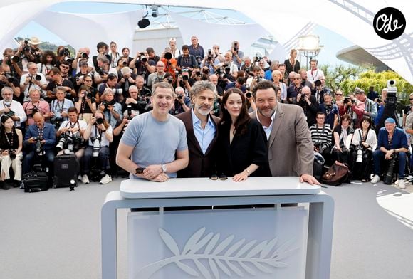 Le réalisateur Guillaume Canet, Leonardo Sbaraglia, Marion Cotillard et Denis Ménochet au photocall du film "Karma" lors du 79ème Festival International du Film de Cannes (12 - 23 mai 2026), le 16 mai 2026. © Jacovides / Moreau / Bestimage