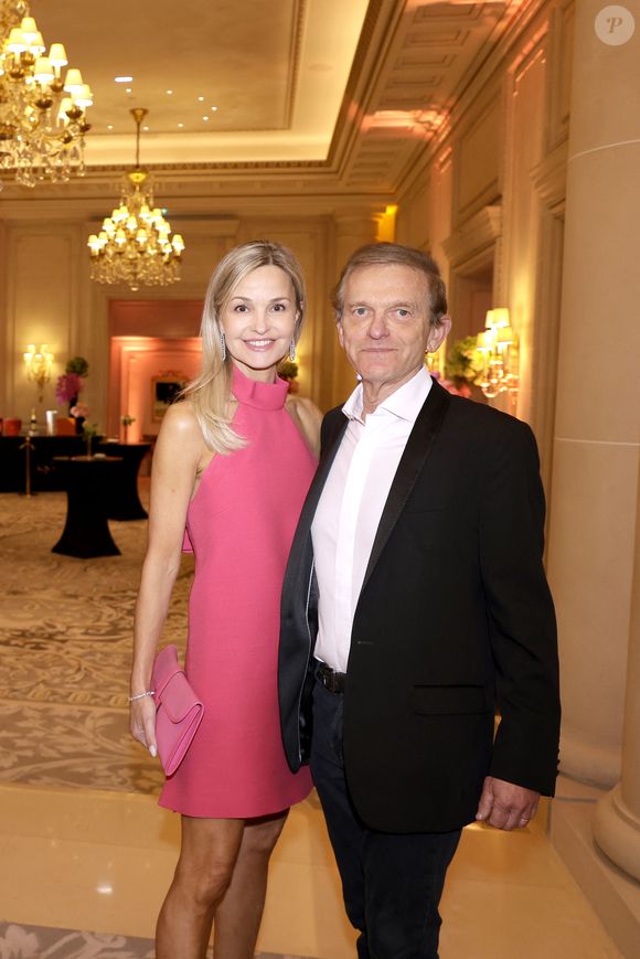 Frédéric Saldmann et sa femme Marie - Soirée de gala pour la Fondation de la Recherche en Physiologie, "Les Stéthos d'Or" au Four Seasons Hôtel George V à Paris le 24 mars 2025. © Cédric Perrin/Bestimage