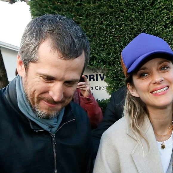 Exclusif - Guillaume Canet et sa compagne Marion Cotillard lors de l'avant-première nationale du film "Nous finirons ensemble" (suite des "Petits Mouchoirs") au cinéma le Rex d'Andernos-les-Bains, bassin d'Arcachon, France, le 17 avril 2019. © Patrick Bernard/Bestimage