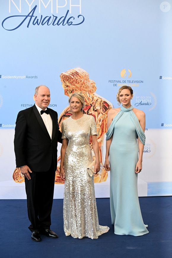 Ils ont pris la pose aux côtés de l'actrice Robin Wright 
Le prince Albert II de Monaco, Robin Wright, La princesse Charlène de Monaco - Photocall de la soirée de clôture du 64ème Festival de télévision de Monte-Carlo le 17 juin 2025

© Bruno Bebert / Bestimage