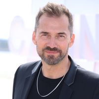 EXCLU Franck Monsigny installé dans "un logement attribué" pour les tournages de Demain nous appartient à des centaines de kilomètres de chez lui et de sa femme
