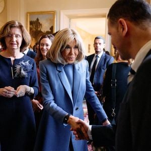 Brigitte Macron et Camilla Parker Bowles, reine consort d'Angleterre, assistent à la cérémonie de remise du prix littéraire de l'Entente à la résidence de l'ambassadeur de France à Londres, le 4 décembre 2024. 
© Julien Burton / Bestimage