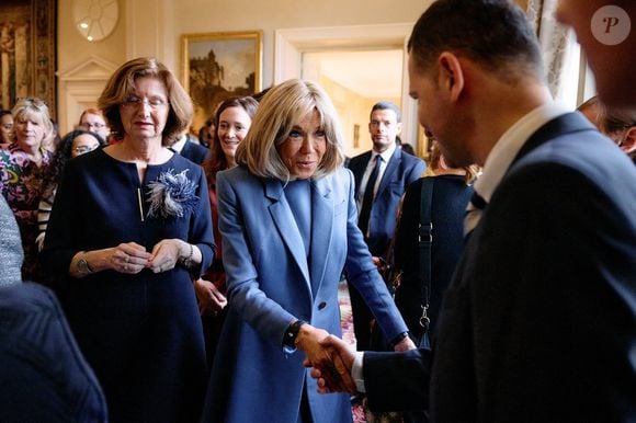 Brigitte Macron et Camilla Parker Bowles, reine consort d'Angleterre, assistent à la cérémonie de remise du prix littéraire de l'Entente à la résidence de l'ambassadeur de France à Londres, le 4 décembre 2024. 
© Julien Burton / Bestimage