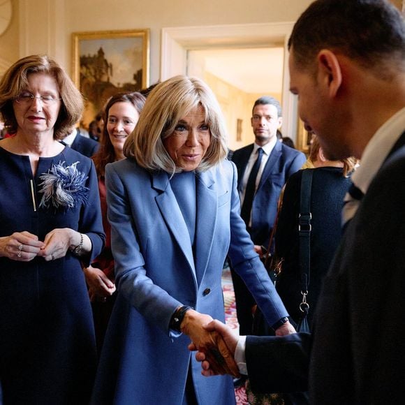 Brigitte Macron et Camilla Parker Bowles, reine consort d'Angleterre, assistent à la cérémonie de remise du prix littéraire de l'Entente à la résidence de l'ambassadeur de France à Londres, le 4 décembre 2024. 
© Julien Burton / Bestimage