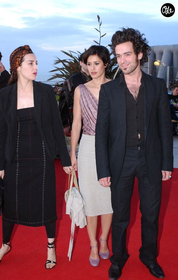 Il aurait 2 fils avec la comédienne Olivia Bonamy

Cabourg-France, le 15 juin 2002. Amira Casar, Olivia Bonamy et Romain Duris posent pour les photographes au festival du film romantique de Cabourg. © Jean-Jacques Datchary/ABACA