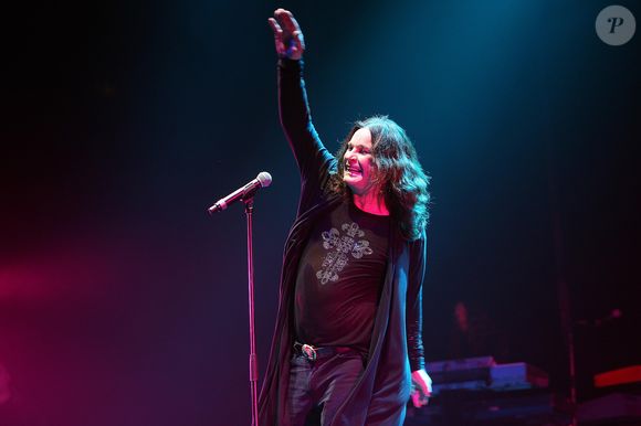 Un célèbre chanteur britannique est décédé à l’âge de 76 ans, quelques semaines après avoir donné son concert d’adieu avec Black Sabbath.

concert de ozzy osbourne à stockholm
AFTONBLADET BILD / BESTIMAGE









Demander à ChatGPT
