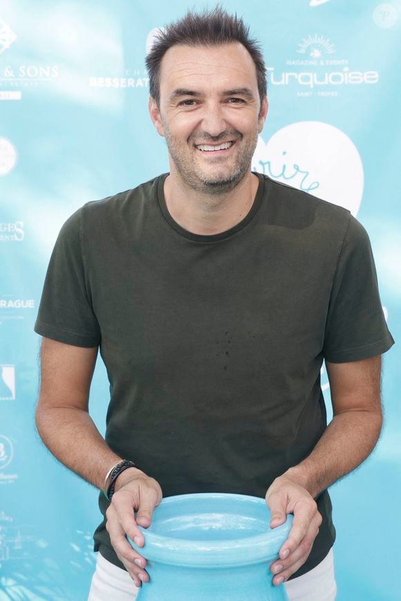 En 2020, "Capital" avait avancé la somme de 10 millions d'euros ! Cyril Lignac lors d'un tournoi de pétanque place des Lices organisé par le magazine Turquoise pour l'association Sourire à la vie à Saint-Tropez le 10 août 2022. © Jack Tribeca / Bestimage