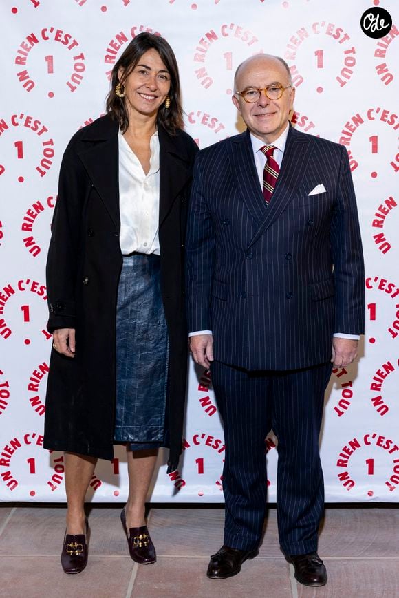 Cécile Duffau (fondatrice de l'association Un rien c'est tout), Bernard Cazeneuve au photocall des invités au dîner de gala de l'association "Un rien c'est tout" au musée de l'armée aux Invalides à Paris le 7 mars 2024.©Bestimage