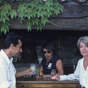 ( Info : Françoise Hardy est morte à 80 ans) - Info - Jacques Dutronc fête ses 80 ans le 28 avril - Archives - No Web - En France, en Corse, Michel Denisot chez Jacques DUTRONC et Françoise HARDY en juillet 1988.  |Schneider Bruno - Archives - No Web No Chaines TV - Michel Denisot chez Jacques Dutronc et Francoise Hardy en Corse