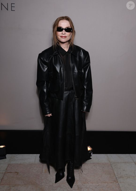 Exclusif - Isabelle Huppert lors de la soirée anniversaire des 25 ans de la Terrasse de Albane pendant le 79ème Festival International du Film de Cannes, France, le 15 mai 2026. © Denis Guignebourg/Bestimage