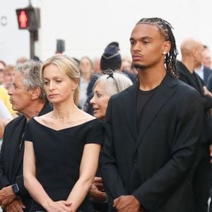 Audrey Crespo-Mara était avec ses files Lamine et Sékou pour les obsèques de Thierry Ardisson

Patrick Ardisson, Audrey Crespo-Mara, son fils Sekou et Béatrice Loustalan (ex femme de Thierry Ardisson) - Sorties des obsèques de Thierry Ardisson en l’église Saint-Roch de Paris, France. © Clovis-Jacovides/Bestimage