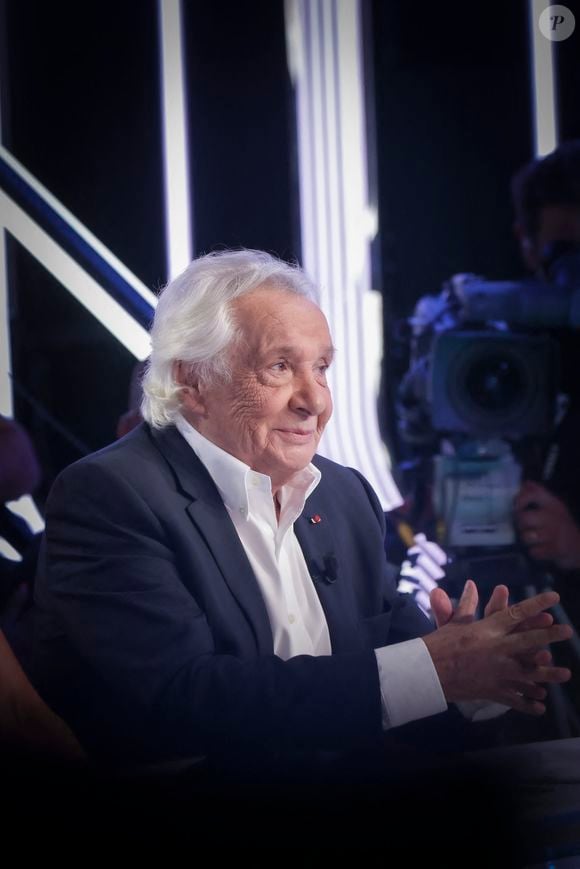 Exclusif - Michel Sardou sur le plateau de l'émission Touche pas à mon poste (TPMP) présentée en direct par C.Hanouna et diffusée sur C8 le 29 août 2022. © Jack Tribeca / Bestimage