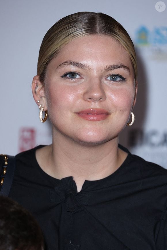 Et Louane a trouvé la solution parfaite pour rester dans la magie du moment.

Louane Emera assiste à la 6e cérémonie "Action Enfance Fait Son Cinema" au Grand Rex le 12 juin 2023 à Paris, France. Photo par Jerome Dominé/ABACAPRESS.COM