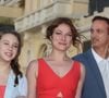 Milla, la fille d'Emile Dequenne, a repartagé une photo dans sa story Instagram
Emilie Dequenne, sa fille Milla, son fiancé Michel Ferracci, et le fils de ce dernier - Cérémonie de clôture du festival romantique de Cabourg, le 14 juin 2014. © Denis Guignebourg/ Bestimage
