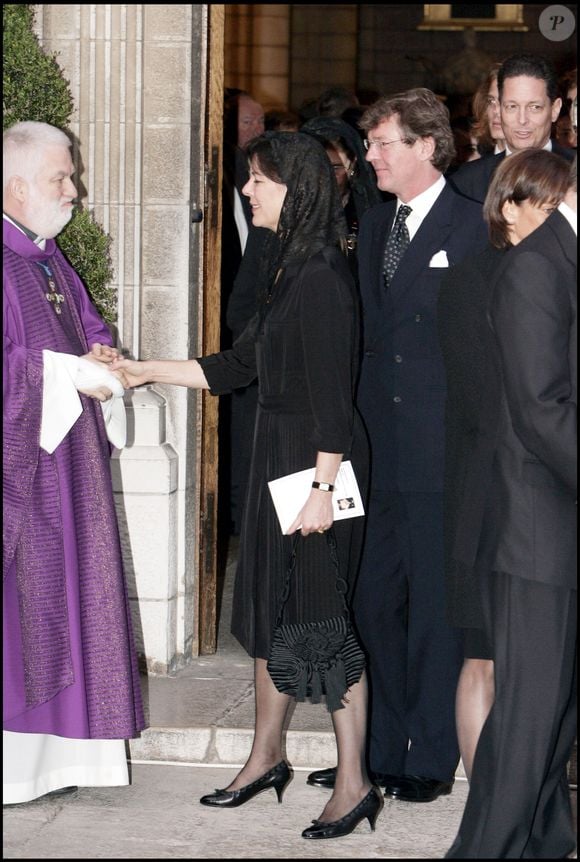 La princesse Caroline de Hanovre et le prince Ernst Auguste Hanovre lors de la messe commémorative du premier anniversaire de la mort de la Prince Rainier de Monaco, en 2006. DOMINIQUE JACOVIDES / BESTIMAGE