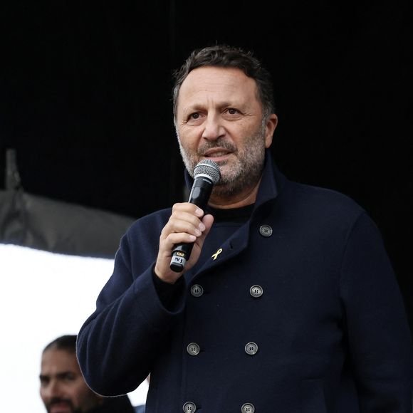 L’animateur a su trouver une astuce ingénieuse pour ne pas passer à côté de bons moments malgré cette déconvenue qu’il traverse actuellement.

L'animateur et producteur de télévision, Arthur (Jacques Essebag) - Marche en hommage aux victimes de l'attaque du 7 octobre contre Israël par le Hamas, à Paris, le 6 octobre 2024. © Stéphane Lemouton / Bestimage